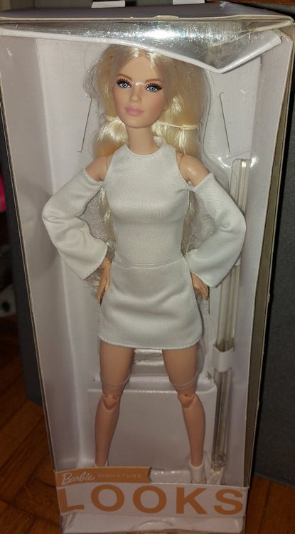 Barbie Signature Looks 2022 Par Mattel – Poupée HBX94, Boîte Neuve Jamais Ouverte (NRFB)