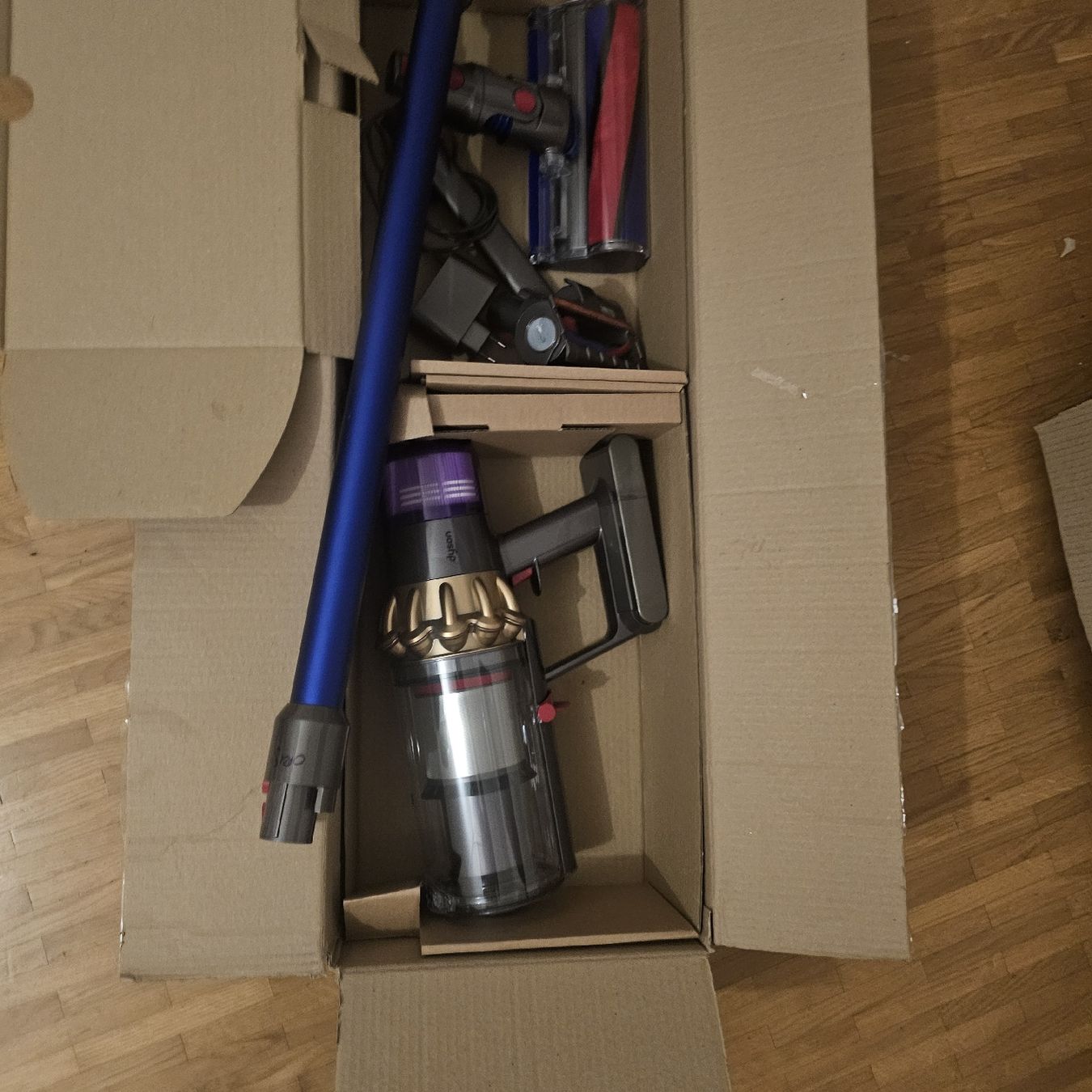 Dyson Staubsauger & Zubehör: Dyson v11 Neuf – Neu (gemäss Beschreibung) aus Plan les ouates von Braun_charly