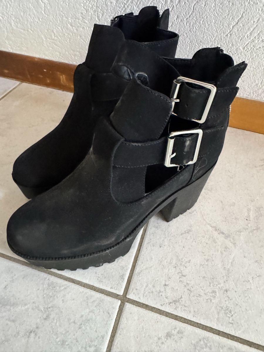 Scarpe da donna: Bottines noires à boucles stylées - Taille 38, parfaites! – Nuovo (secondo la descrizione) da Villars-sous-Mont venduto da lis_pl5h 2