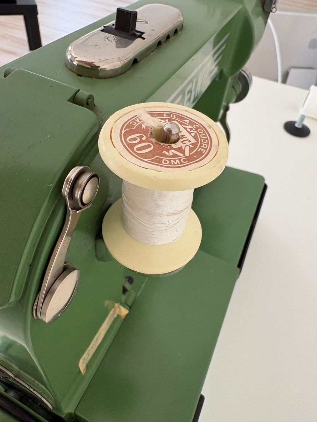 Elna Macchine da cucire: Machine à coudre ancienne Elna – Usato da Monthey venduto da OlivierBurgener 3