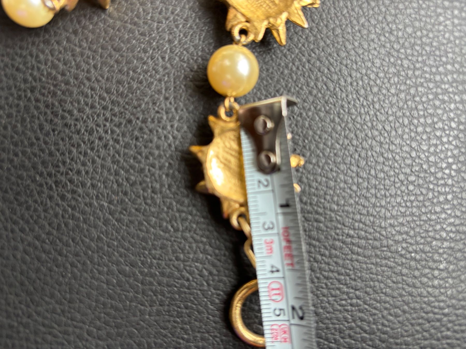Catenine: Biche de Bere collier vintage  doré avec des perles – Usato da Peseux venduto da CharmeCommerce 5