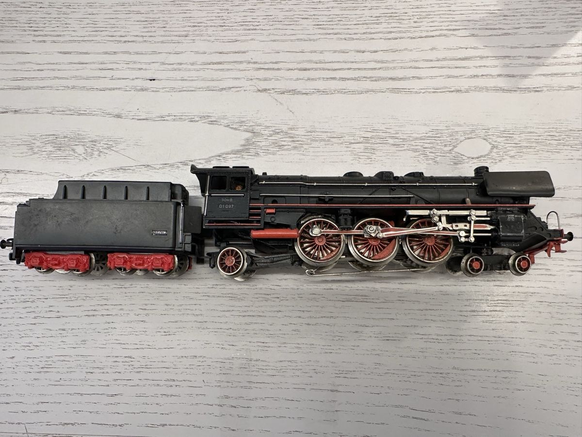 Märklin Modellini di ferrovie: Märklin 3048 DB BR 01 – Usato da Lupsingen venduto da New-Haven 3
