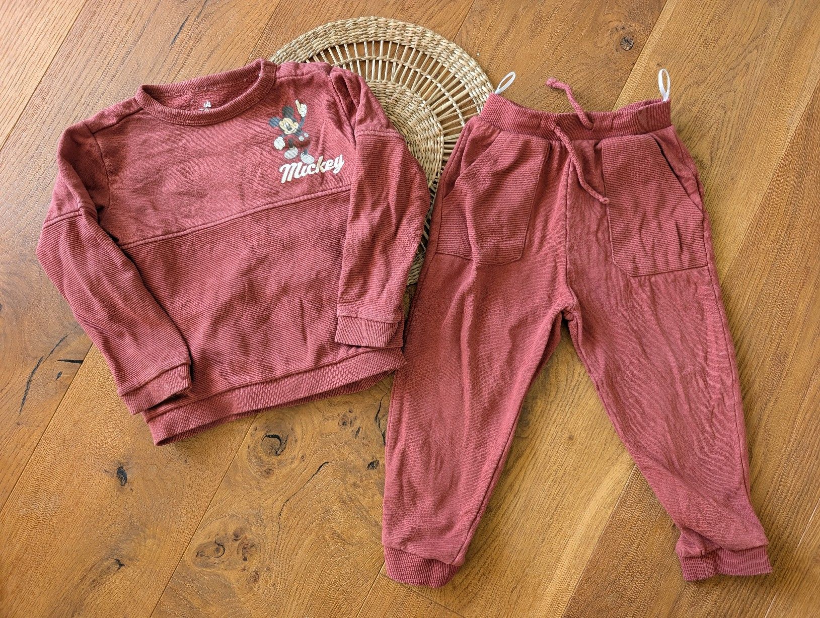 C&A Lotti & Set di vestiti: 98 Mickey Maus Trainer Set Baby – Usato da Wald ZH venduto da rammyly