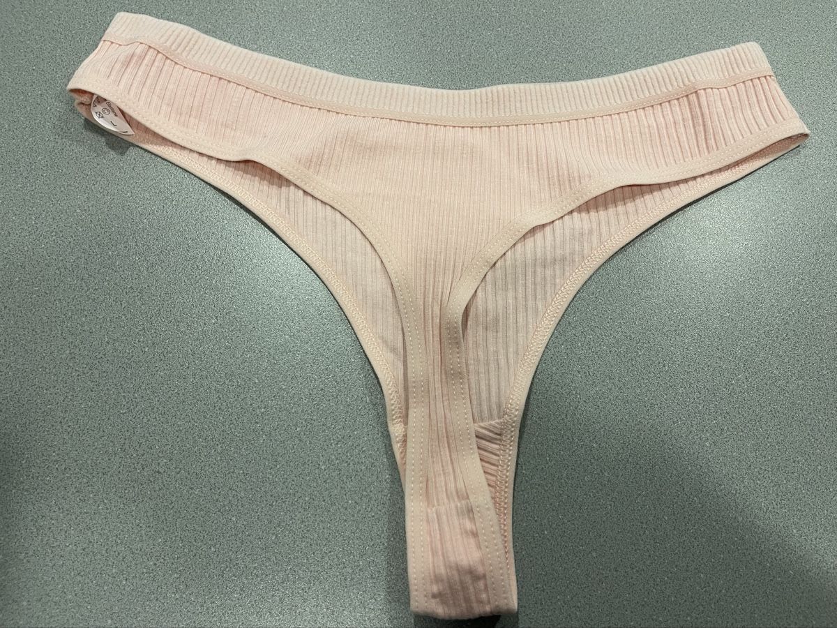 Altra biancheria intima: Neue, ungetragene, roséfarbene String Tanga, Grösse L – Nuovo e nell'imballaggio originale da Wohlen AG venduto da abaci 1