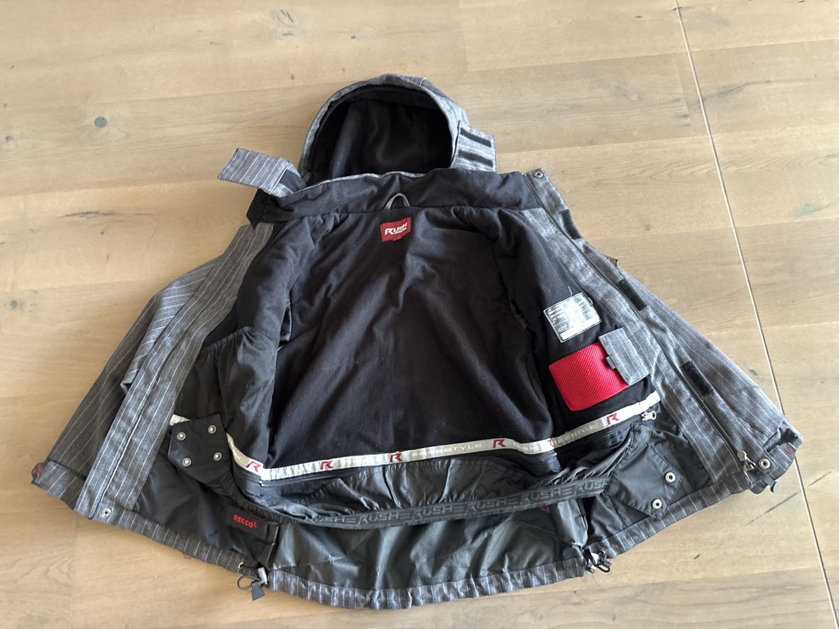 Jacken & Mäntel: Winterjacke von Rush, gestreift, Grösse 128 – Gebraucht aus Utzenstorf von chrigelti 1