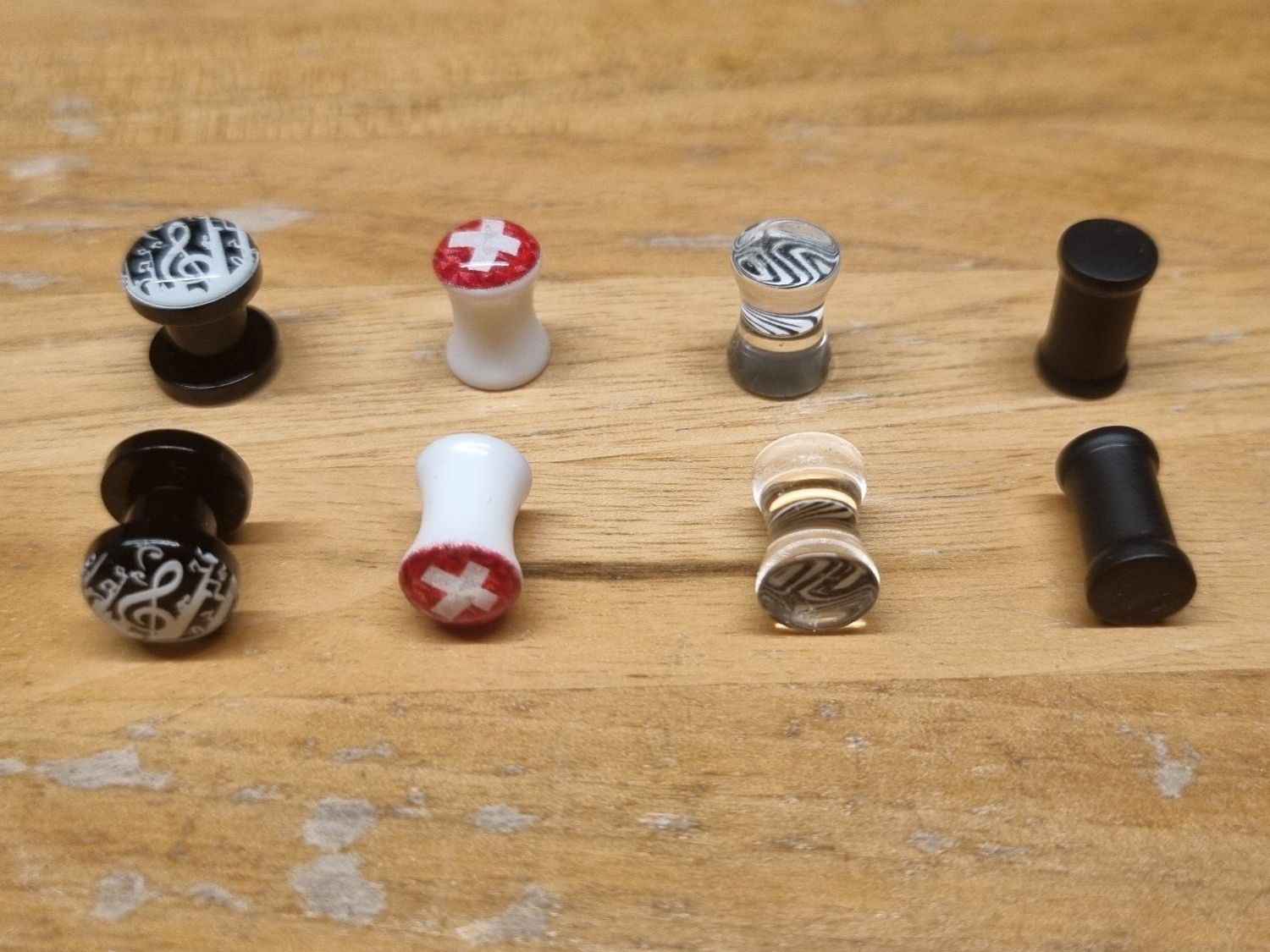 Gioielli per piercing: Set mit 4 Paar Kunststoff-Plugs 6mm - Versand gratis! – Usato da Interlaken venduto da Igu7