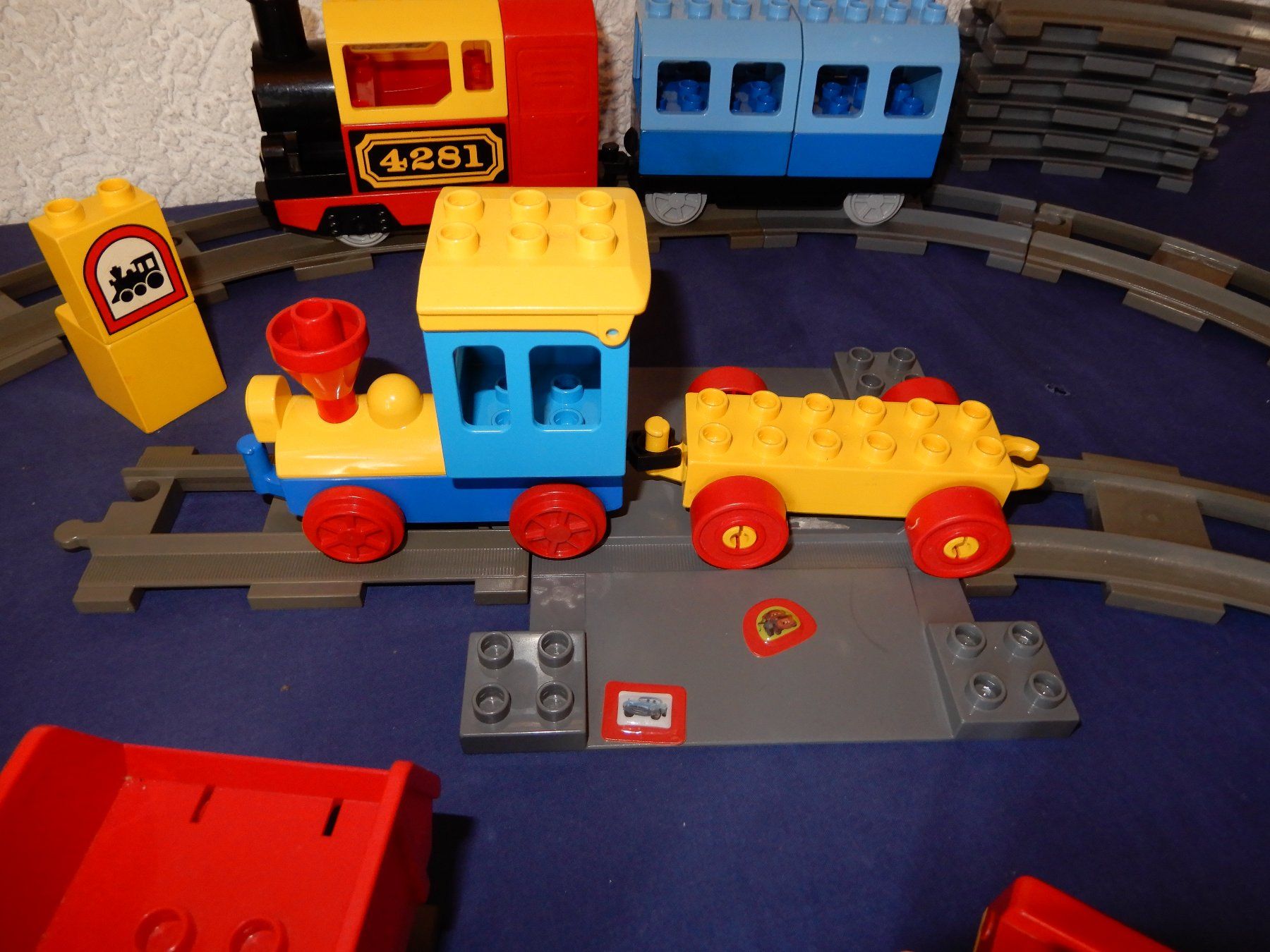 Lego Kit di costruzioni: DUPLO Eisenbahn mit E-Lok 5135, Bahnhof, Schiebezug, Auto – Usato da Senèdes venduto da tintinette43 6