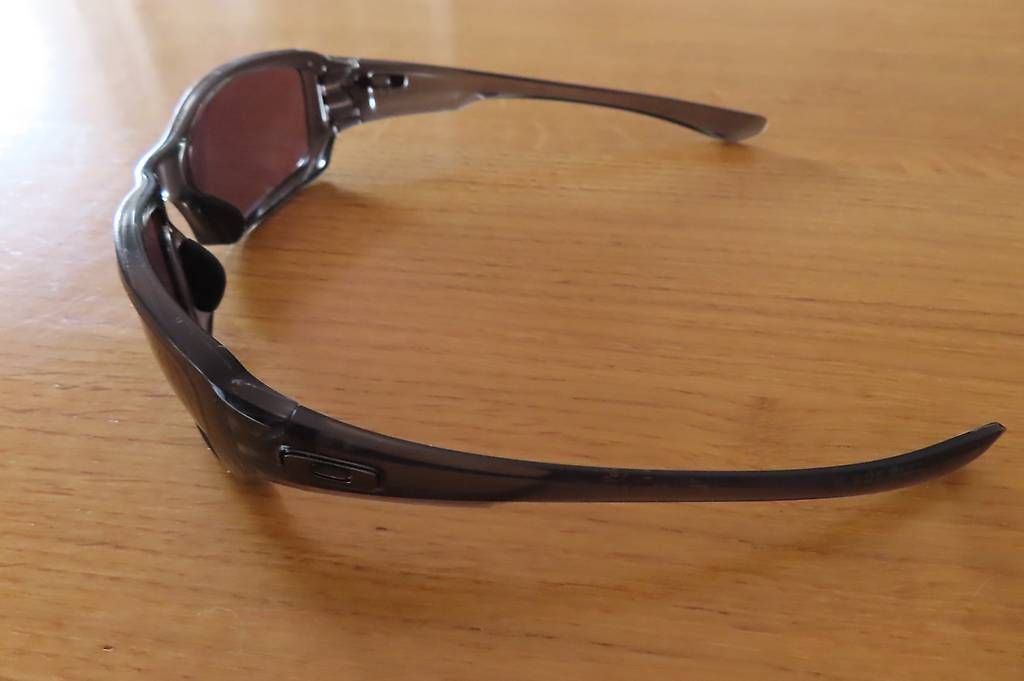 Lunettes & Verres: Lunettes soleil OAKLEY – D'occasion à La Sarraz par jaccardmar 2