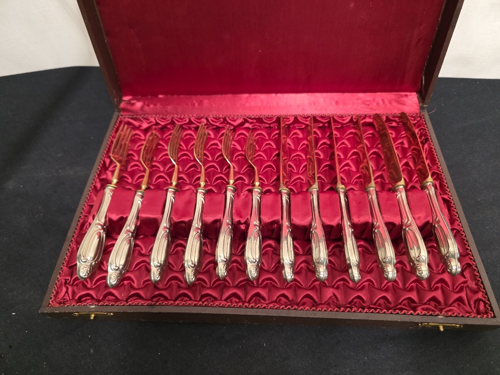 Set di posate: Versilbert Besteck-Set, im Originaletui. – Usato da Wolfertswil venduto da Antiko