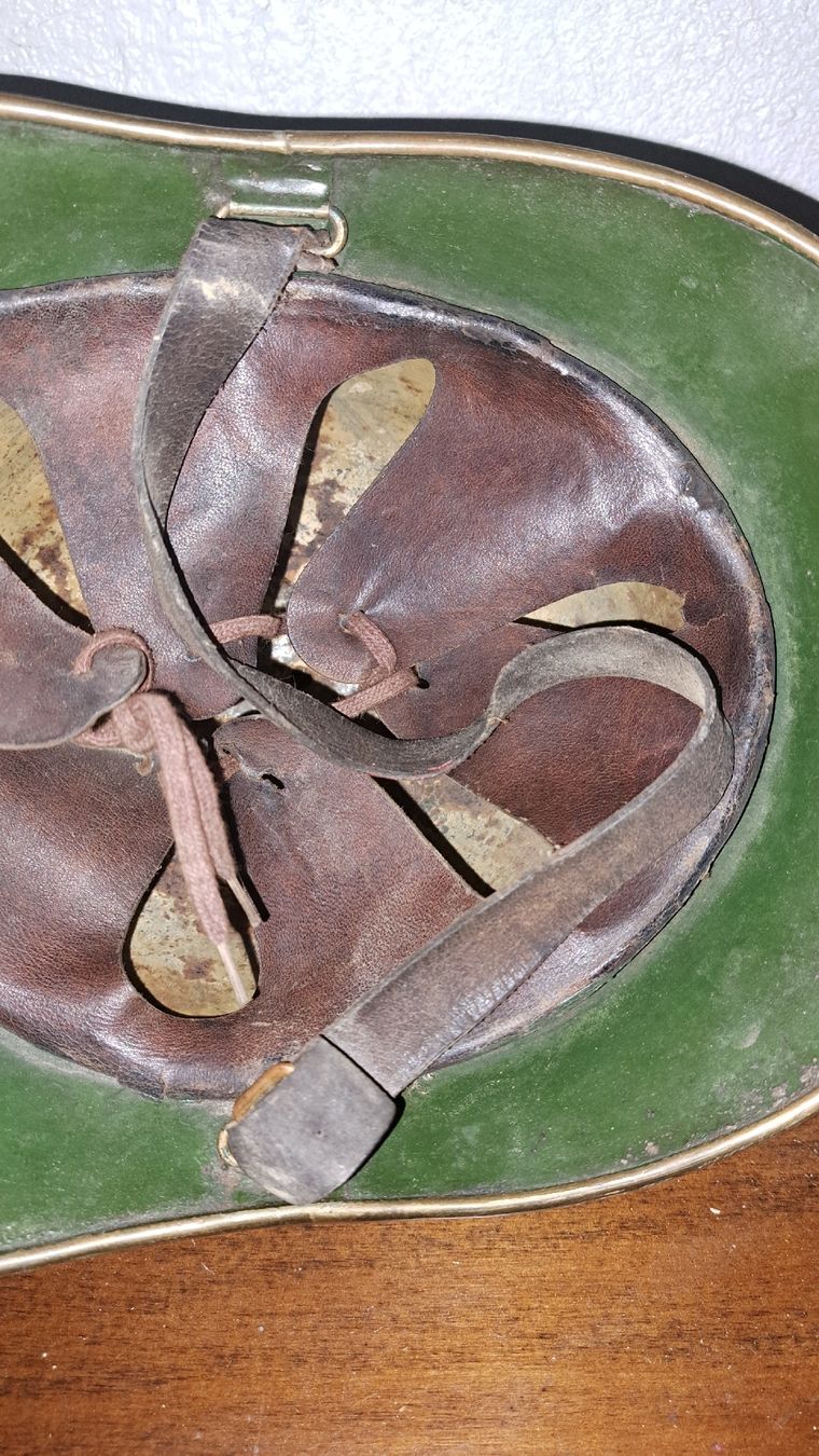 Pompieri: 2 Helme Feueewehr 1 Uniform Mütze – Usato da Kölliken venduto da Upcycling-by-Mc-TAM 7