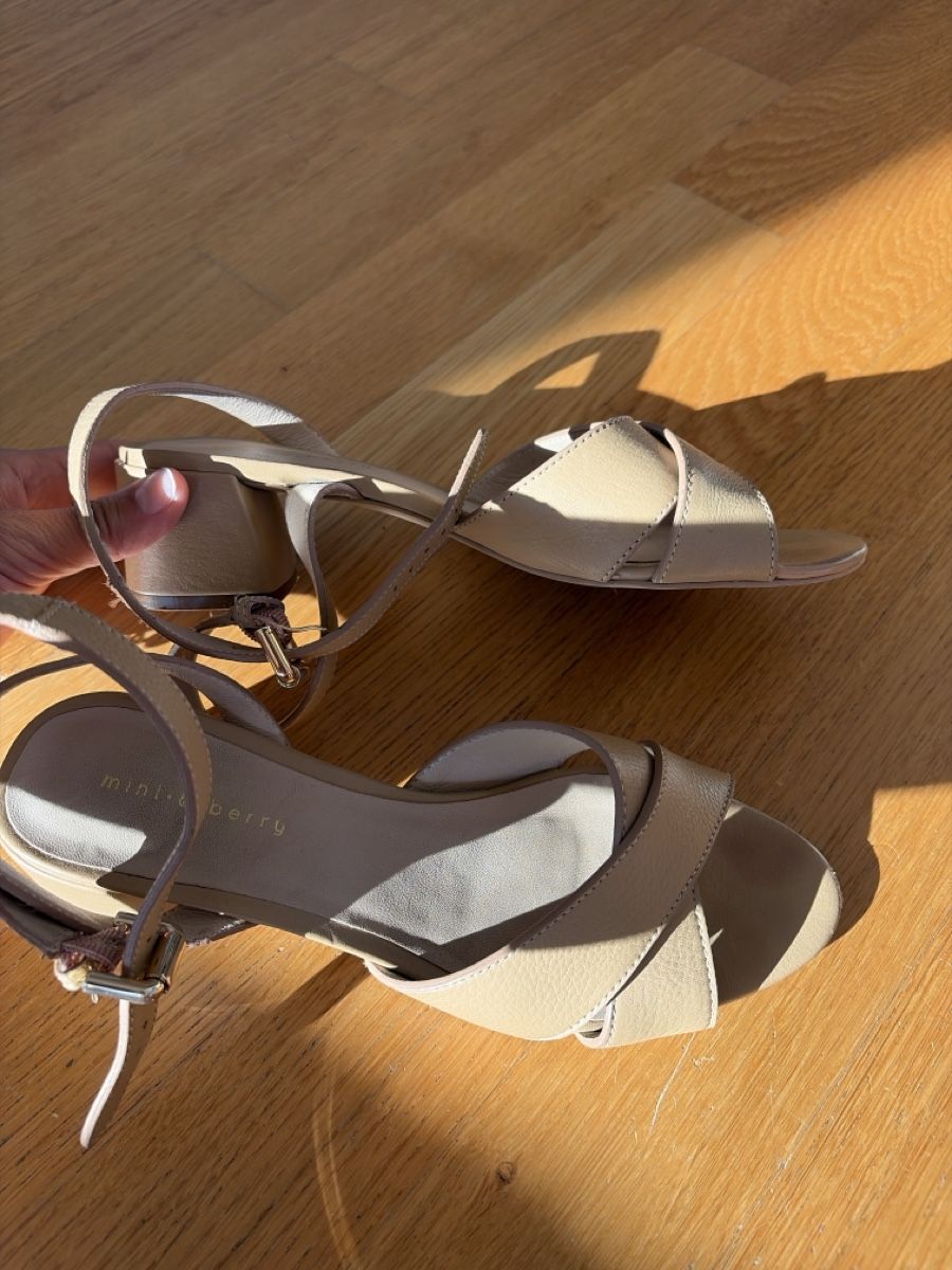 Scarpe da donna: Sandalen beige Leder Grösse 38  – Usato da Zürich venduto da ufe_f5q5 2