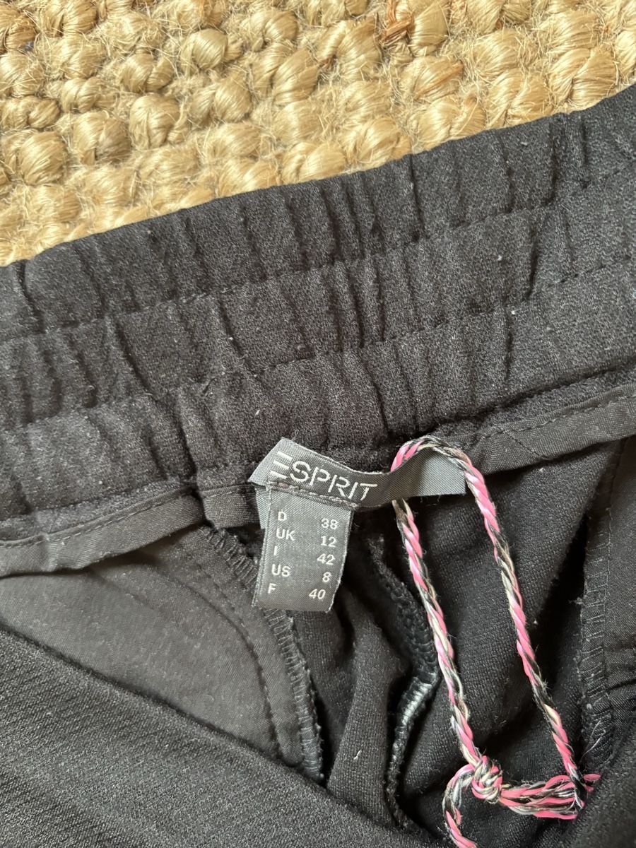 Esprit Hosen: Pantalon Esprit – Gebraucht aus Neuchâtel von cam_lf7y 1