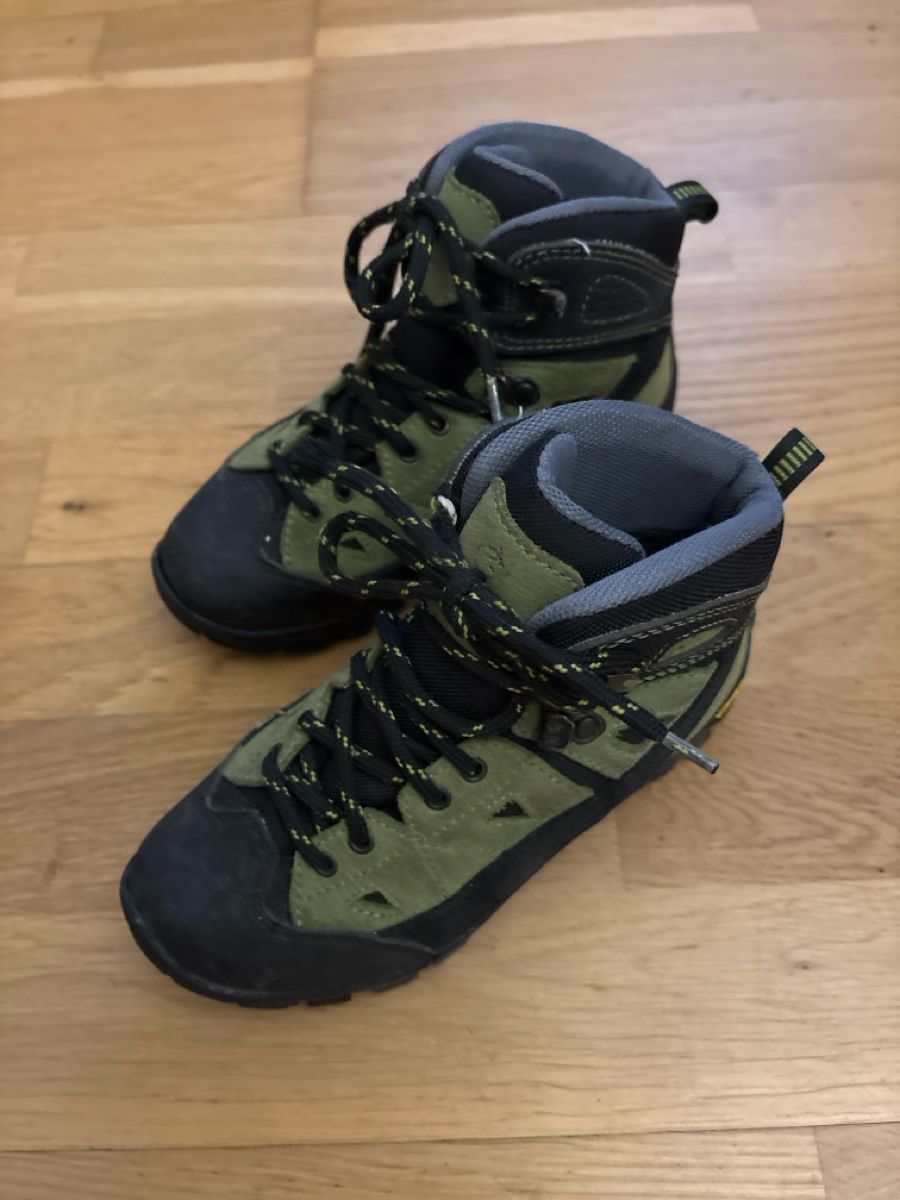 Scarpe da uomo: Kinder Wanderschuhe Grösse 32 Top Zustand – Usato da Neuenegg venduto da recob 1