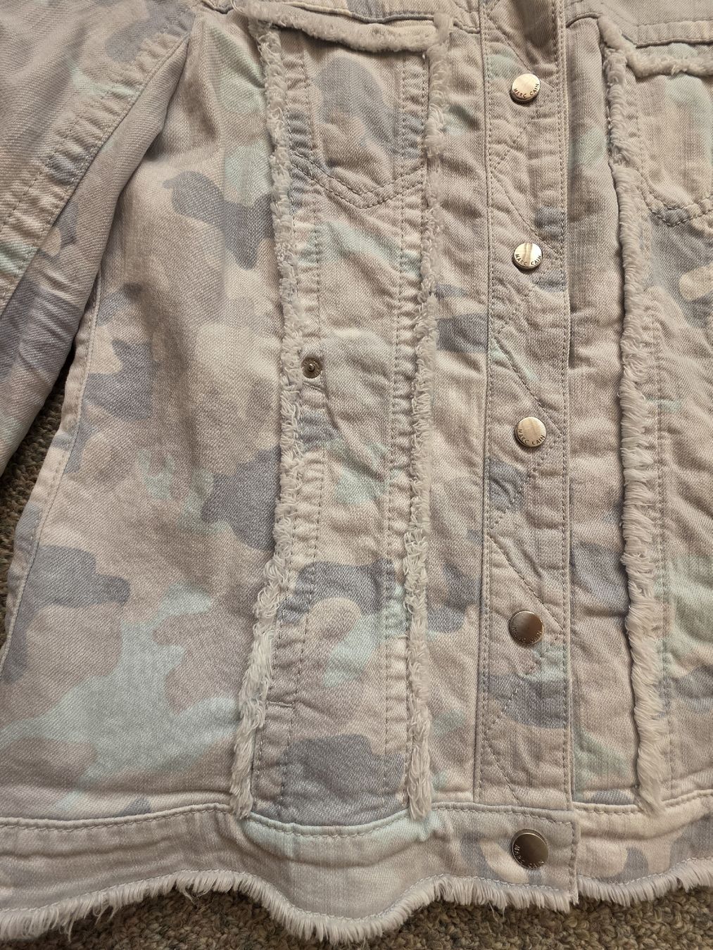 Marc Cain Giacche: MARC CAIN JEANSJACKE CAMOUFLAGE HELL GR.2/36 – Usato da Adlikon venduto da jahr01 1