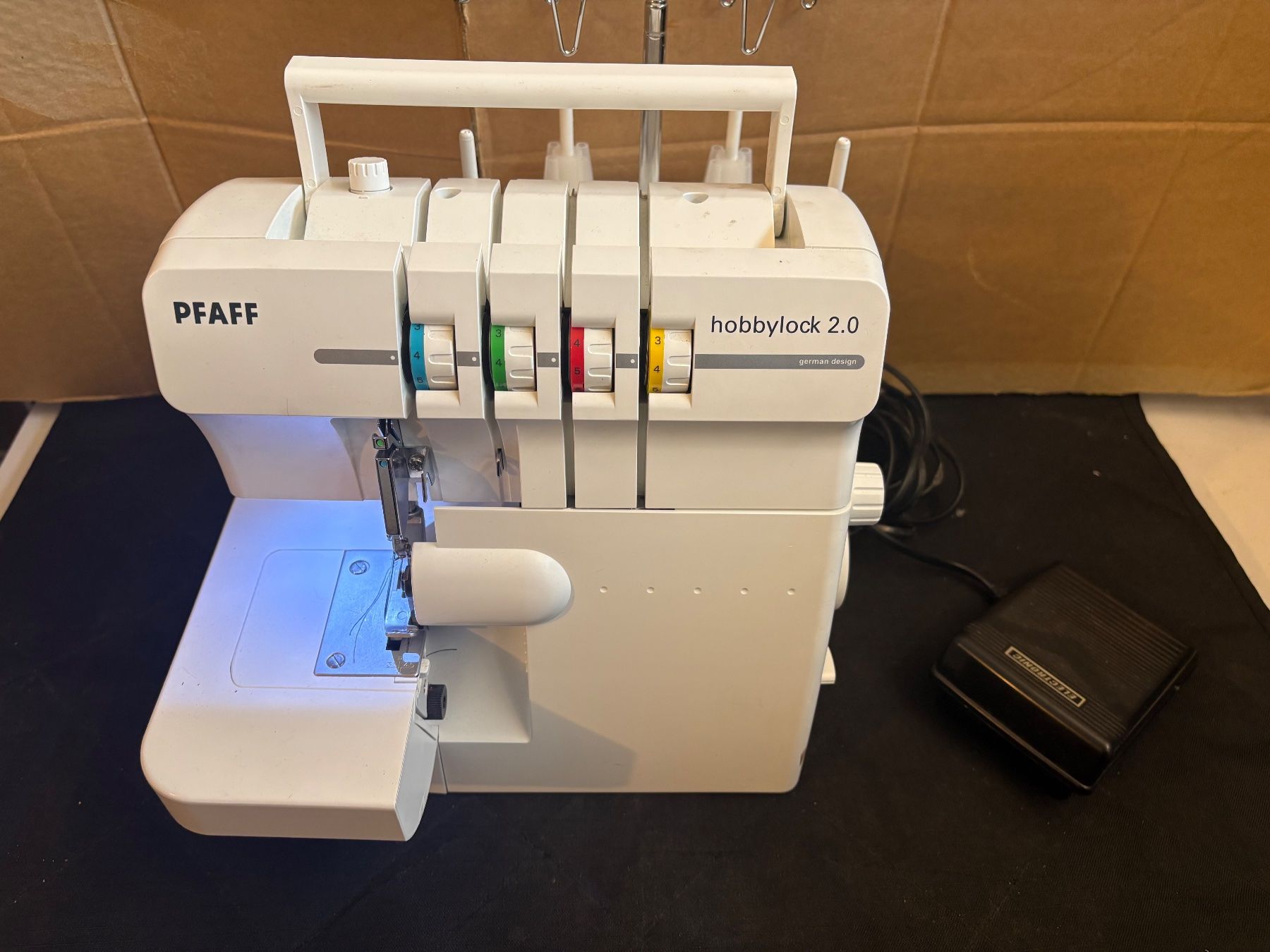 Pfaff Macchine da cucire: Pfaff Hobbylock 2.0 Overlock-Nähmaschine – Usato da Lausen venduto da sen_jm7c 1