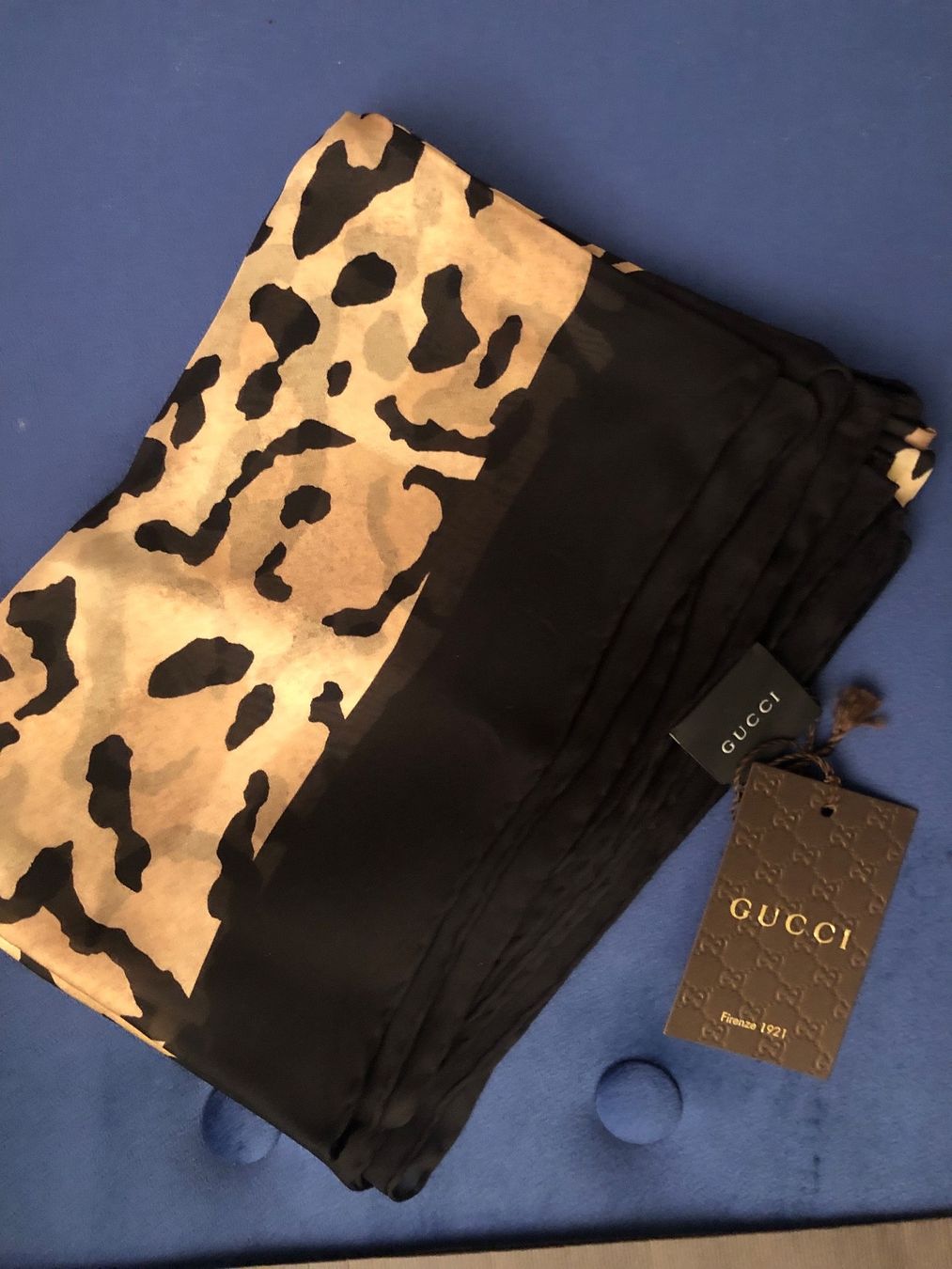 Gucci Foulards, Tücher & Schals: Nuovo Scialle di seta  Gucci – Neu und originalverpackt aus Davesco-Soragno von dvf_7h6d 2