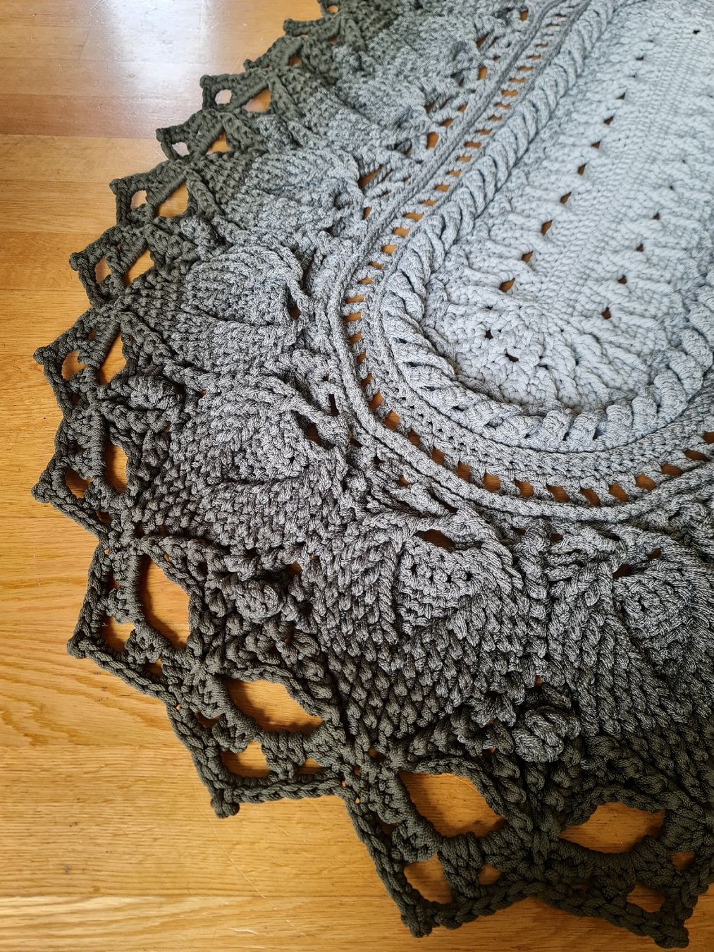 Tappeti: Handmade Crocheted Rug - Unique Design - Gray green Tones – Nuovo (secondo la descrizione) da Zürich venduto da joa_26k8 2