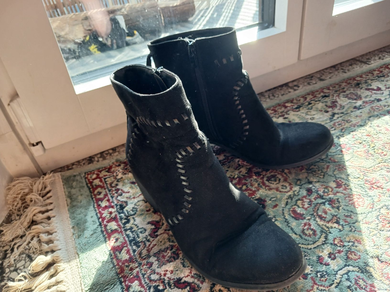 Damenschuhe: Scarpe scamosciate  – Gebraucht aus Locarno von swe_hz8t