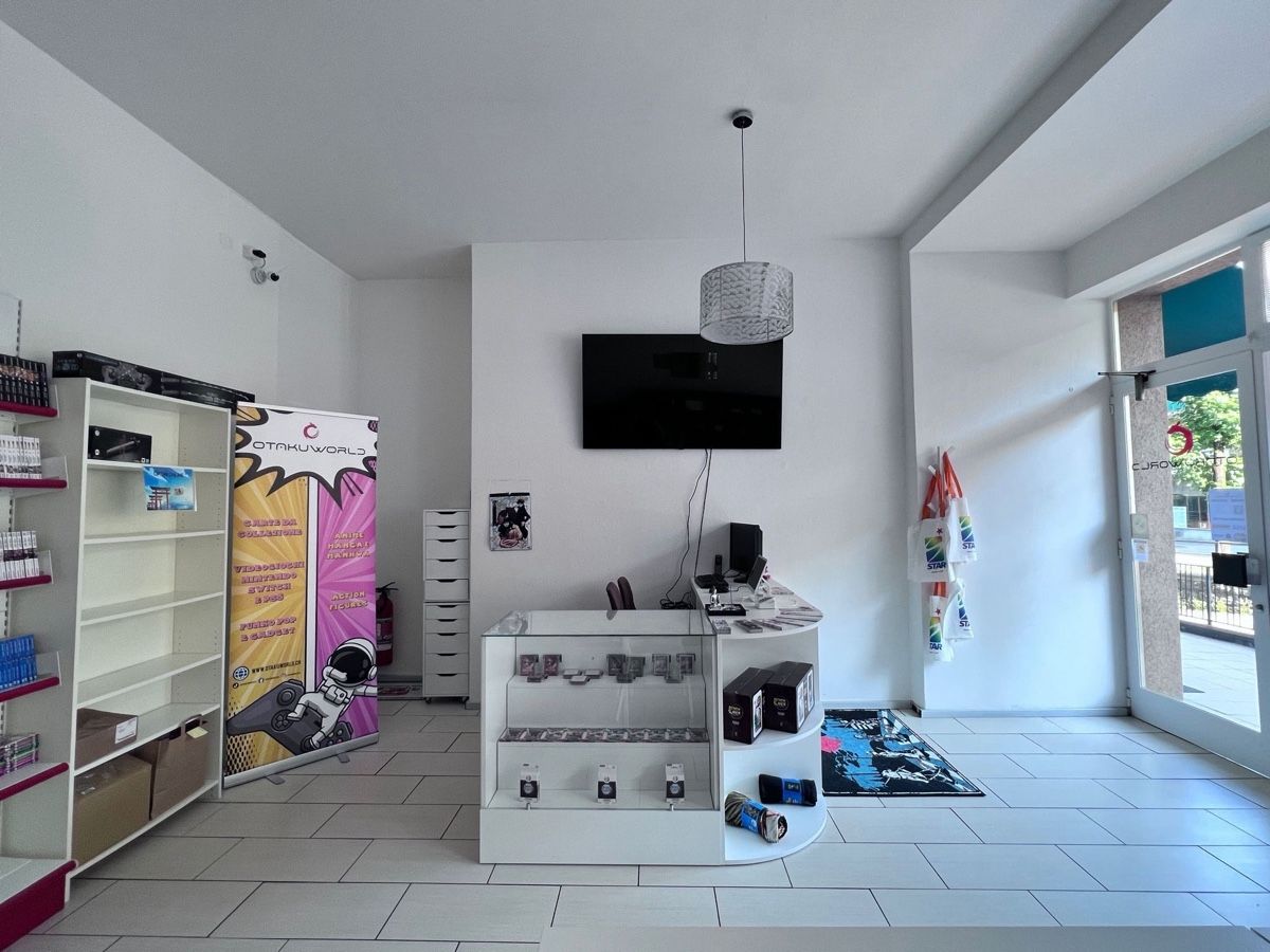 Ladenausstattungen & Messebau: Bancone da negozio – Gebraucht aus Mendrisio von OtakuWorld_Sagl 2