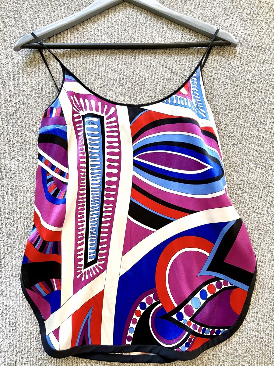 Emilio Pucci Top: Pucci silk top size IT 38 – Nuovo (secondo la descrizione) da Cologny venduto da sab_xh7v