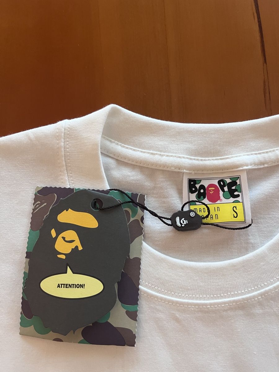 Bape T-shirt: A BATHING APE — T-SHIRT – Nuovo (secondo la descrizione) da Au ZH venduto da erik.en 2