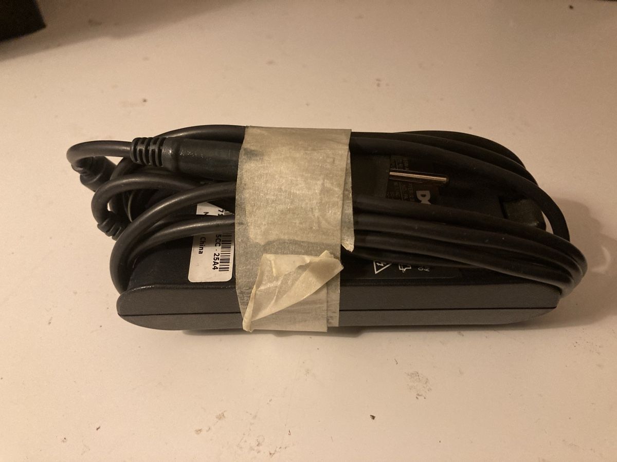 Dell Caricabatterie: Dell 65W Ladegerät Netzteil runder Stecker  – Usato da Flawil venduto da rcnkr