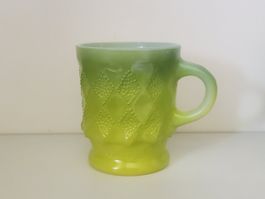 Tasse vintage vert/jaune Fire King modèle Kimberley