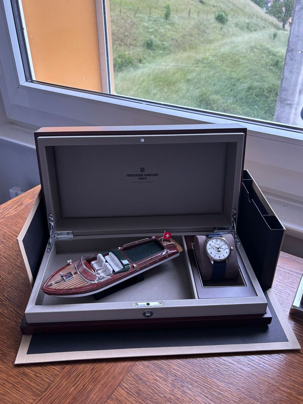Frederique Constant Orologi: Frederique Constant Runabout Moonphase, Day-Date & Month – Usato da Couvet venduto da max_nj29 6