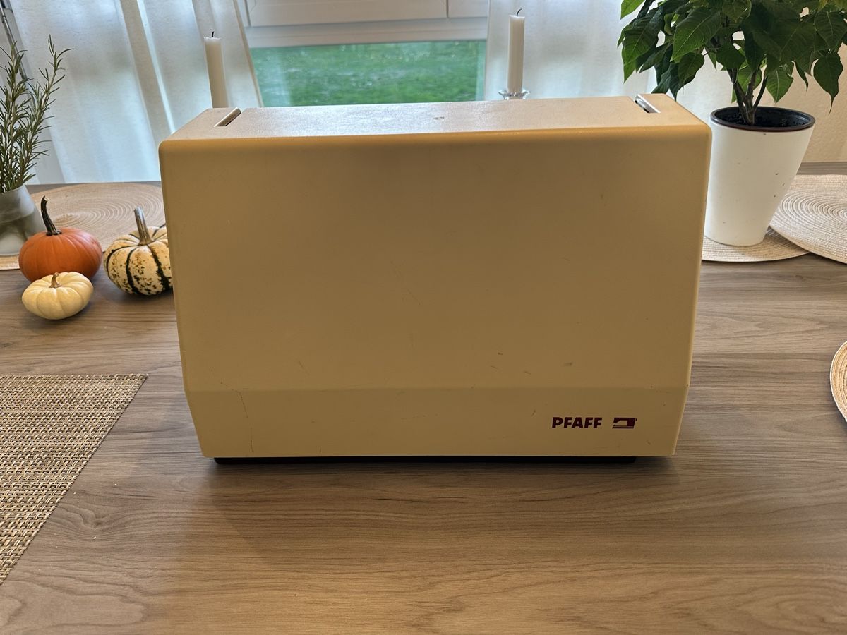 Pfaff Machines à coudre: Nähmaschine Pfaff tiptronic 1069 mit Koffer – D'occasion à Münchenbuchsee par IleanaT 4