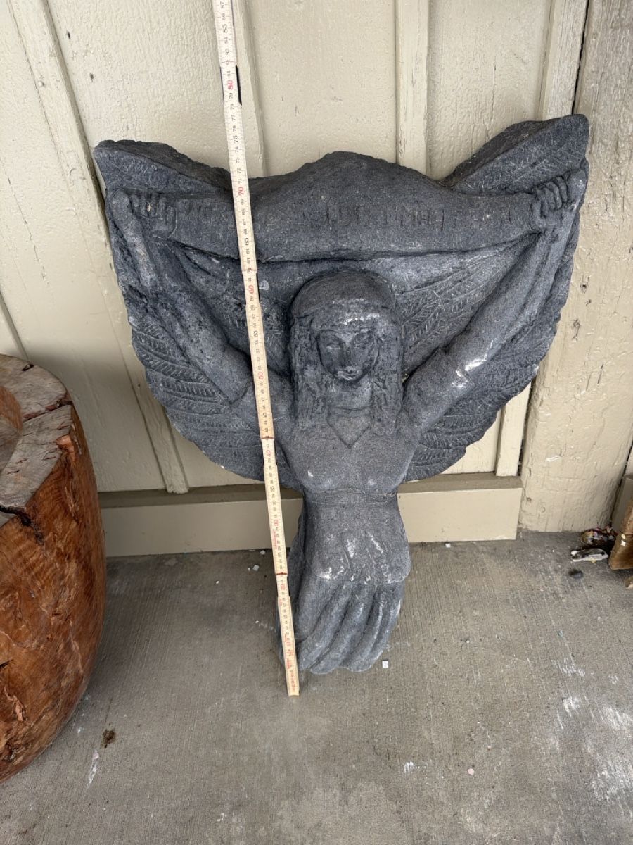Statuette: Grosse Steinguss Statue - Engel mit Banner, Gartendeko – Nuovo (secondo la descrizione) da Ermatingen venduto da angels.east 1