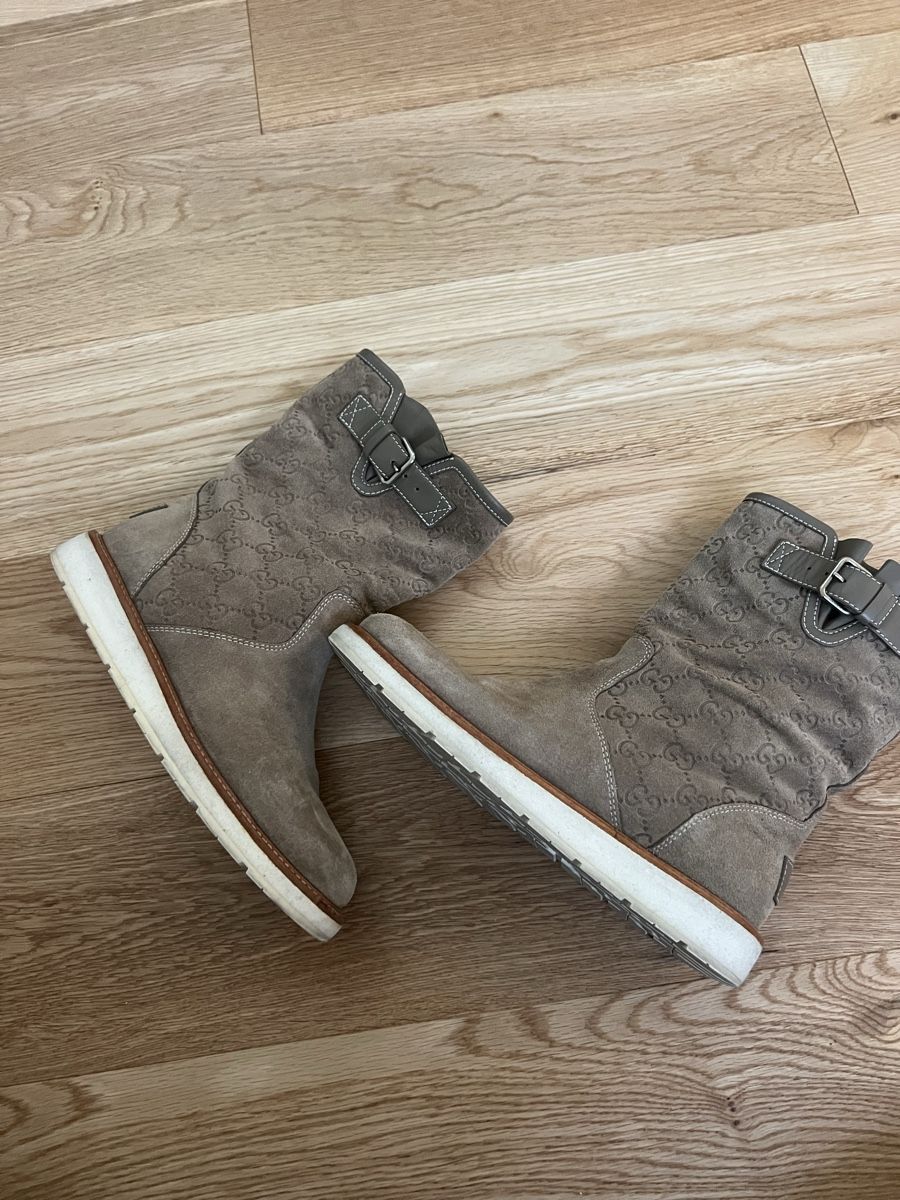 Gucci Scarpe da donna: Bottes Gucci en daim, taille 38 – Usato da Lutry venduto da roxypoxy