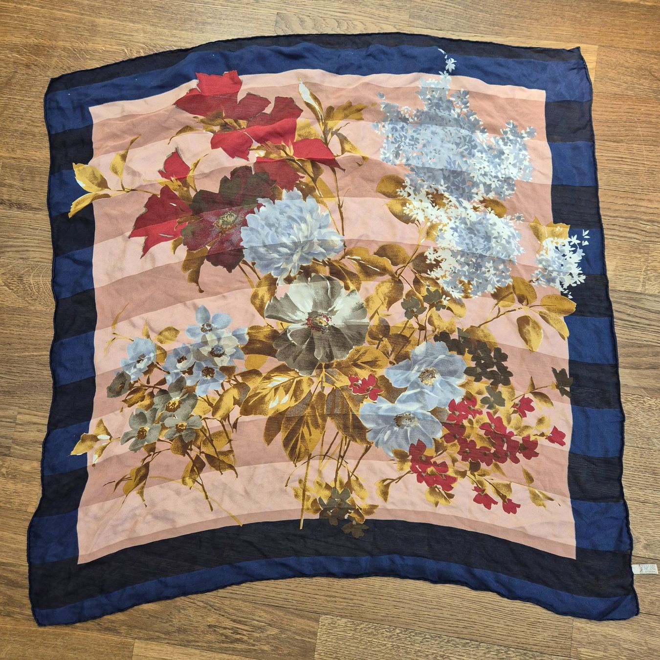 Foulard & Sciarpe: Square silk scarf floral print – Usato da Zürich venduto da monadiederich