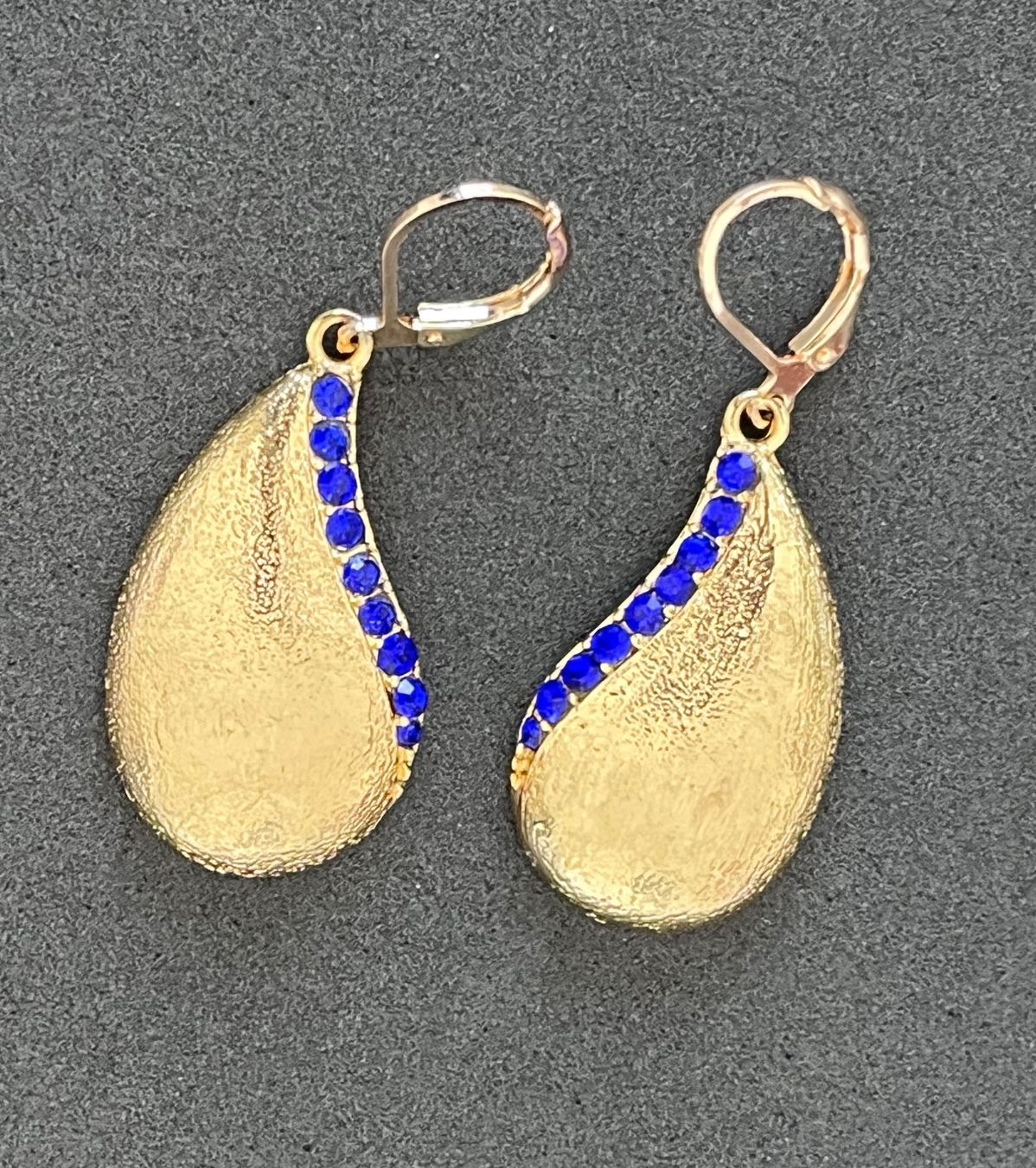 Boucles d'oreille: Ohrringe von MONET – D'occasion à Roggwil BE par KarotteV
