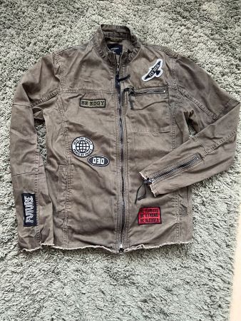 Jacke von Be Edgy in oliv mit Patches