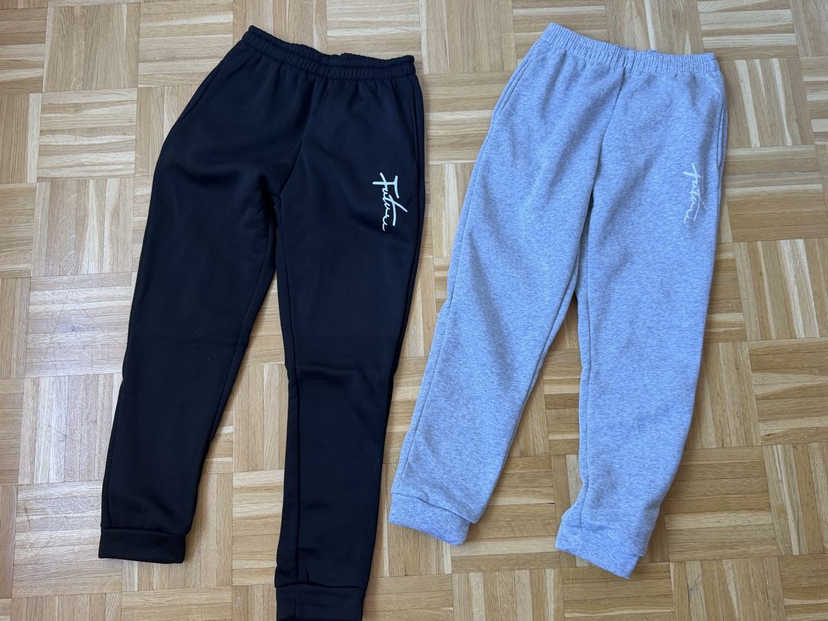 Lotti di vestiti: Pantalon de jogging Future lot neuf  – Nuovo (secondo la descrizione) da La Chaux-de-Fonds venduto da Sabinchenn