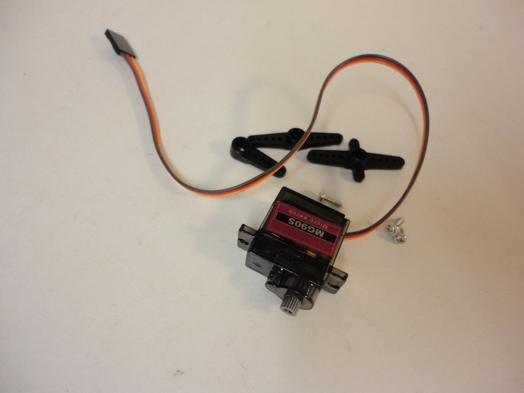 RC Modellbau: Micro Servo mit Metallgetriebe mit Zubehör – Neu und originalverpackt aus Horgen von RcModell 4