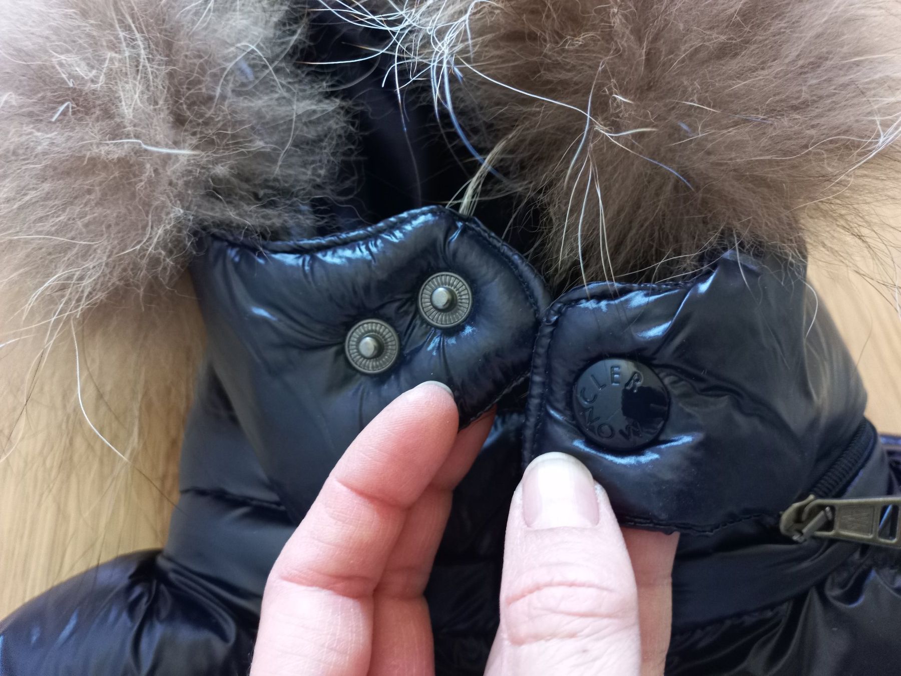 Moncler Jacken & Mäntel: Moncler Winterjacke mit Pelz – Gebraucht aus Langnau am Albis von kit_l9h5 3