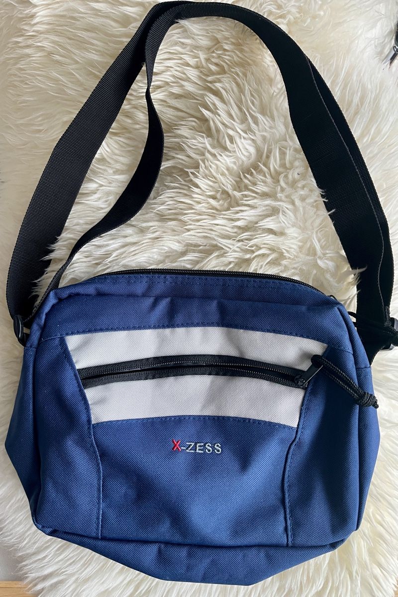 Taschen: X-ZESS, Umhängetasche, Neuwertig – Gebraucht aus St. Gallen von reg_f8h8