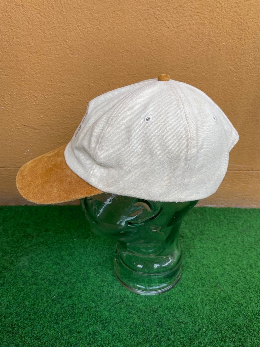 Copricapi, berretti & cappellini: Vintage Y2K Equestrian Suede Visor – Usato da Zürich venduto da le_souk 1