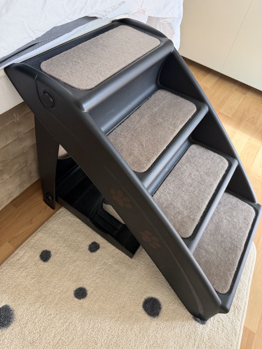 Escaliers: Pet Stairs 4 Steps Foldable chf 1.- – D'occasion à Winterthur par katjazbii