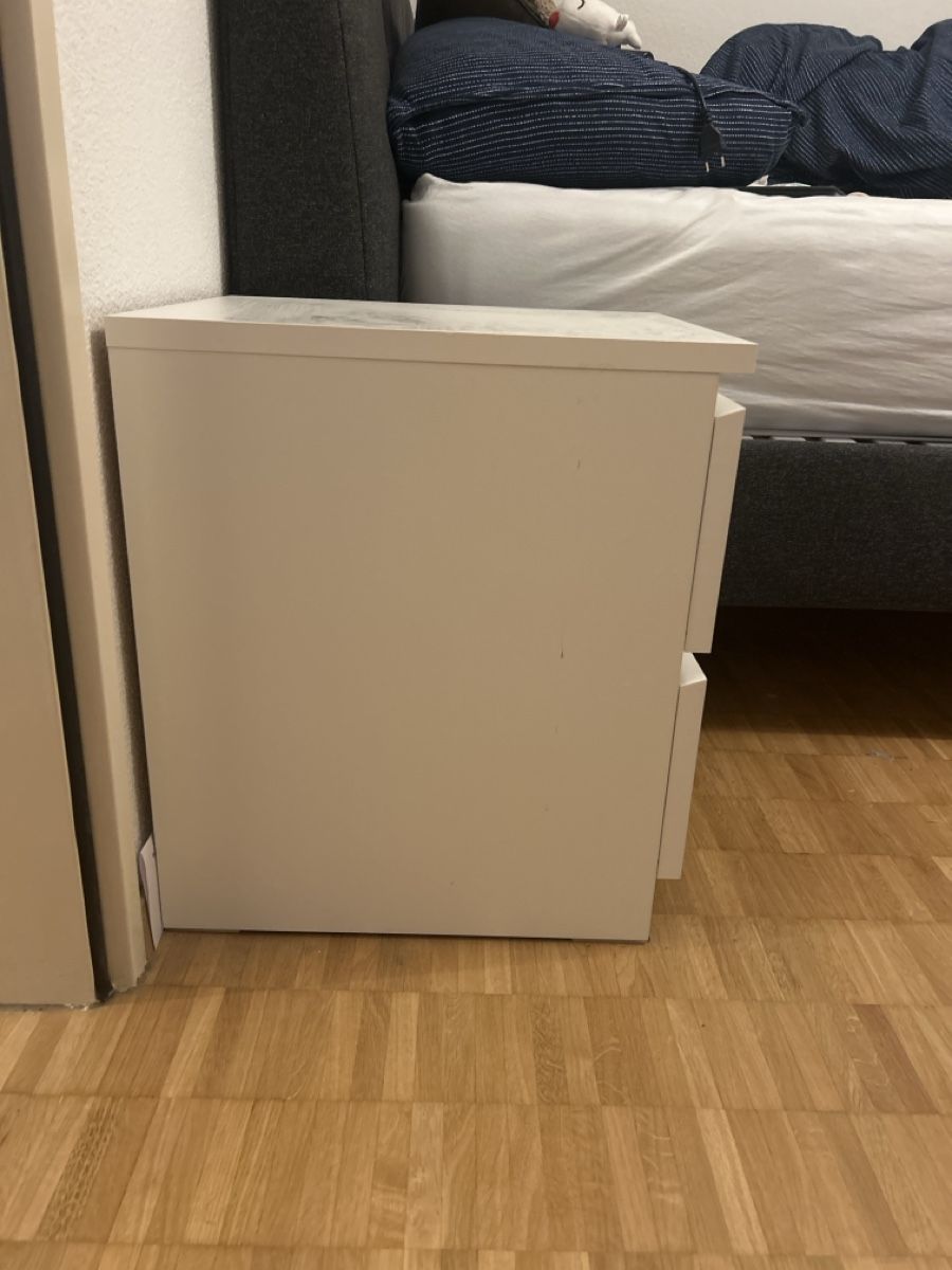 Comodini: Weisses Nachtkästchen mit 2 Schubladen – Usato da Thalwil venduto da lar_69hd