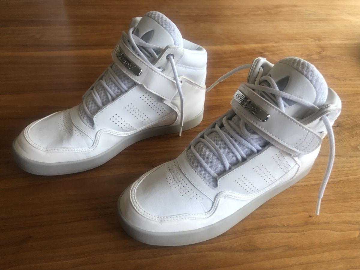Adidas Scarpe da uomo: Men Adidas sneakers size 41 – Usato da Freienwil venduto da Nompumelelo