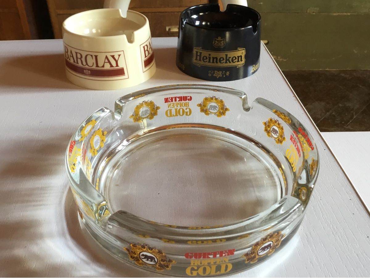 Aschenbecher: Set mit Werbe-Aschenbechern – Neu (gemäss Beschreibung) aus Erlenbach im Simmental von Sale-In-Crown 1