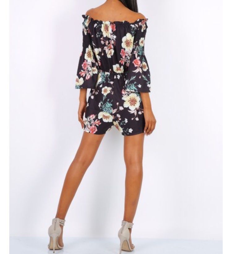 Tuniche: Combi short noire à fleurs – Nuovo e nell'imballaggio originale da Petit-Lancy venduto da mina222 1