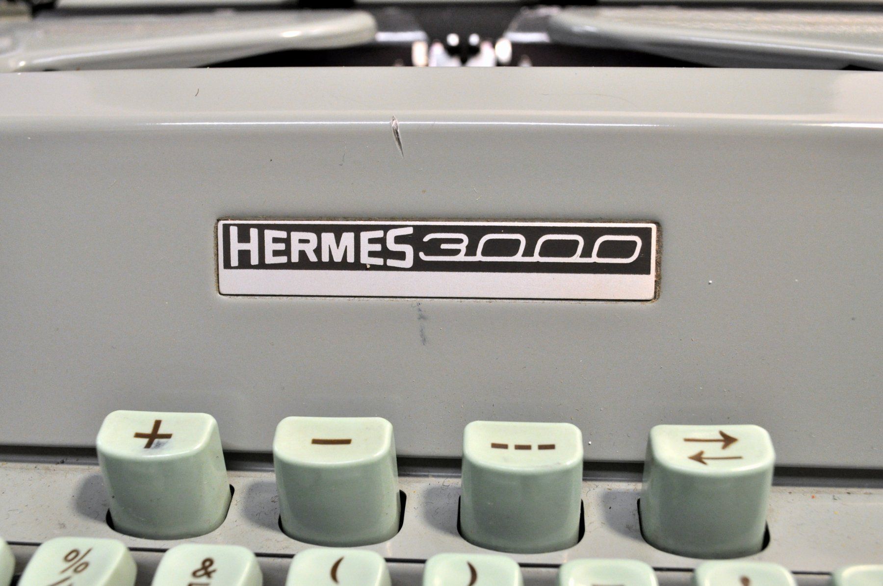 Hermès Macchine da scrivere: Ancienne machine à écrire vintage "Hermès 3000" – Usato da Neuchâtel venduto da Neuchatel 1