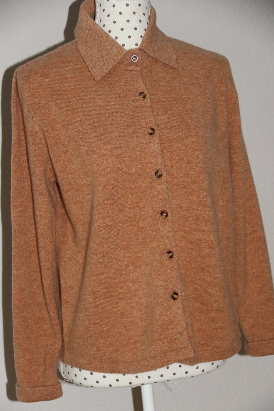 Giacche: Neue hübsche Strickjacke aus 100% Wolle eher Gr.M – Nuovo e nell'imballaggio originale da Oberwil-Lieli venduto da Svetlana28 5