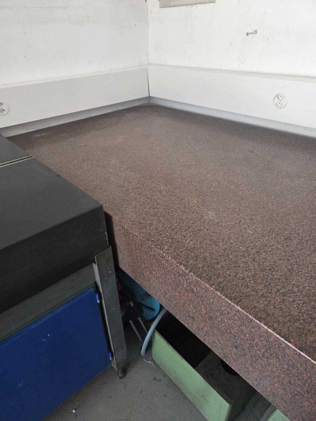Messen: Granitmessplatte 2.00m x 1.00m x 0.20m – Gebraucht aus Thusis von and_7cvb