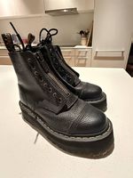 Dr. Martens Sinclair Plateu Boots
