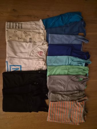 16 Trägershirts in verschiedenen Farben