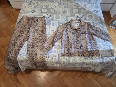 Pigiama Guess motivo pitonato, due pezzi, taglia L - NUOVO